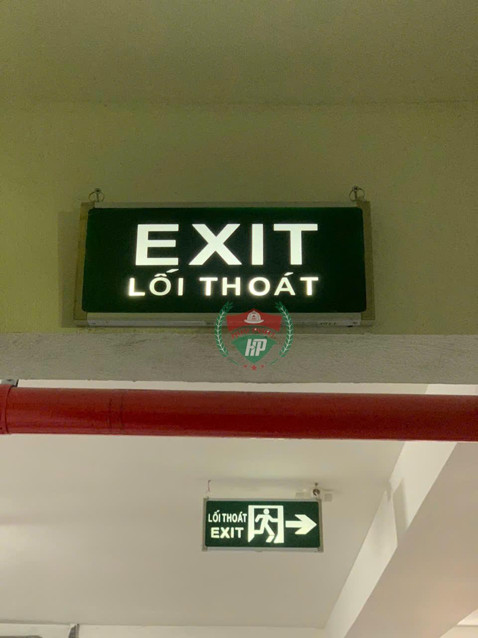 Lắp đặt đèn Exit và đèn chiếu sáng khẩn cấp tại các hành lang, cầu thang.